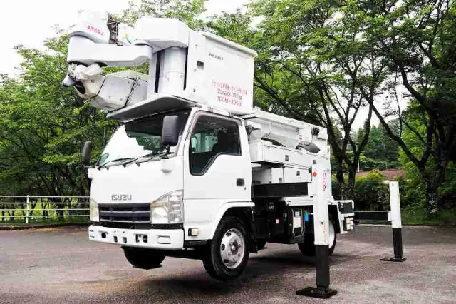 いすゞ エルフ PDG-NKR85YN(2WD)の写真1