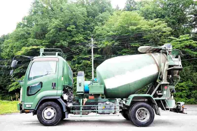 いすゞ フォワード SKG-FSR90S2(2WD)の写真2