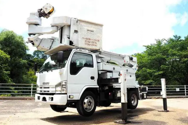 いすゞ エルフ SKG-NKR85YN(2WD)の写真1