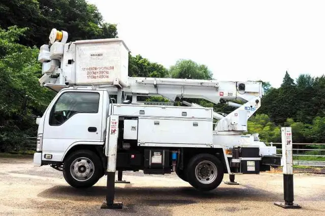 いすゞ エルフ SKG-NKR85YN(2WD)の写真2