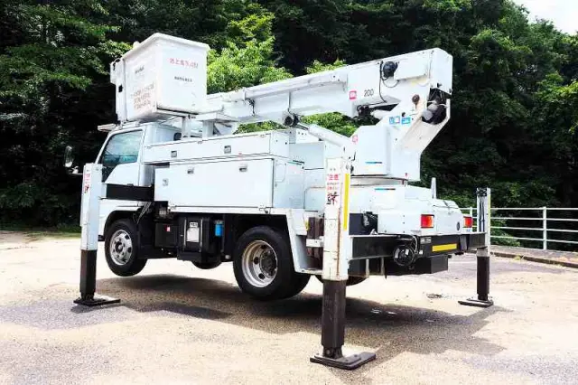 いすゞ エルフ SKG-NKR85YN(2WD)の写真3