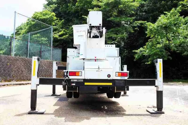 いすゞ エルフ SKG-NKR85YN(2WD)の写真4