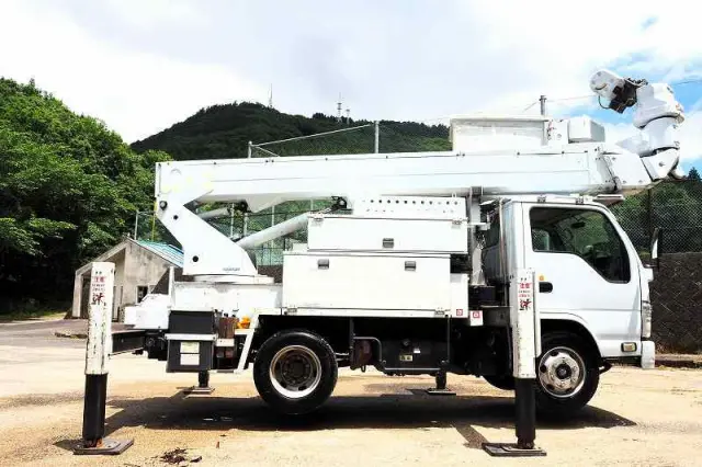 いすゞ エルフ SKG-NKR85YN(2WD)の写真6