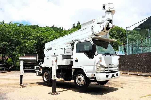 いすゞ エルフ SKG-NKR85YN(2WD)の写真7