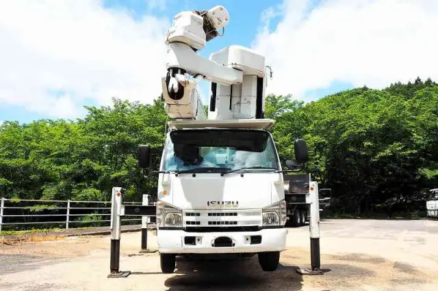 いすゞ エルフ SKG-NKR85YN(2WD)の写真8