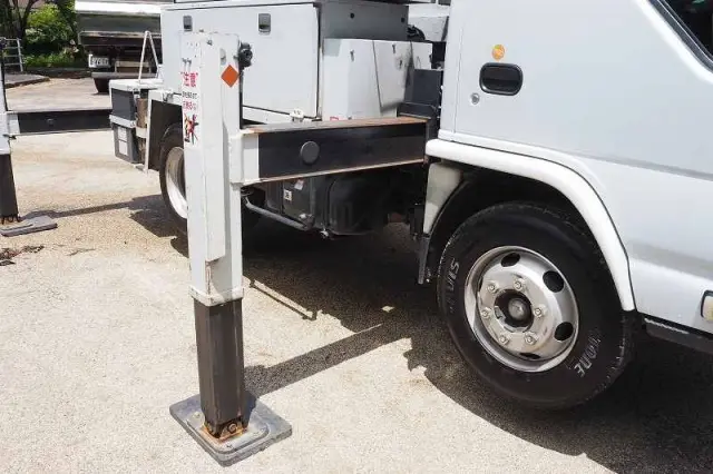 いすゞ エルフ SKG-NKR85YN(2WD)の写真9