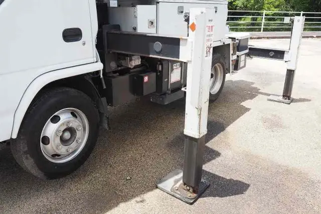 いすゞ エルフ SKG-NKR85YN(2WD)の写真11