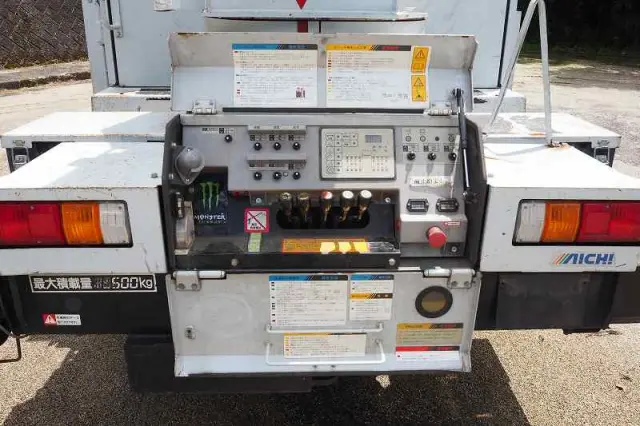 いすゞ エルフ SKG-NKR85YN(2WD)の写真16