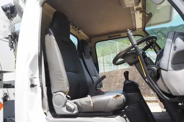 いすゞ エルフ SKG-NKR85YN(2WD)の写真49