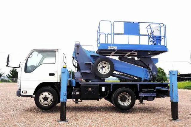 いすゞ エルフ TKG-NKR85AN(2WD)の写真2