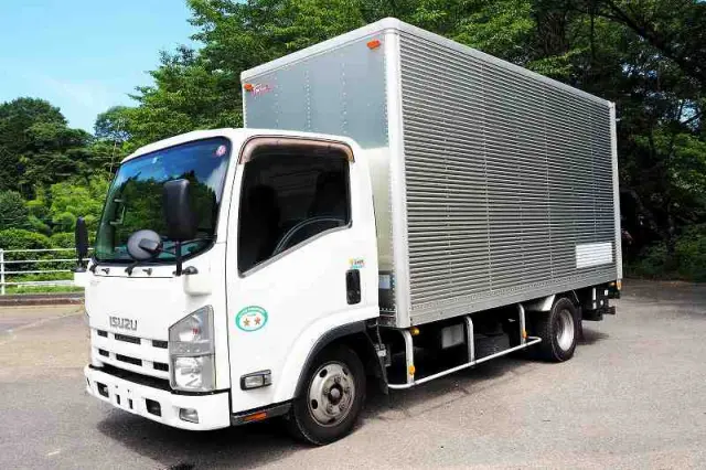 いすゞ エルフ TKG-NMR85AN(2WD)の写真1