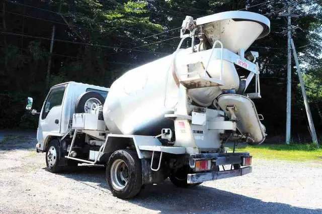 いすゞ エルフ BKG-NKR85N(2WD)の写真3