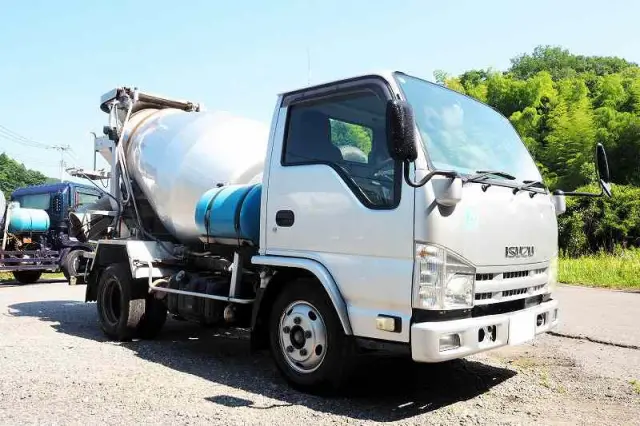 いすゞ エルフ BKG-NKR85N(2WD)の写真7