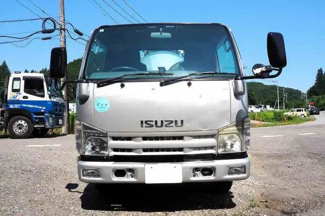 いすゞ エルフ BKG-NKR85N(2WD)の写真8