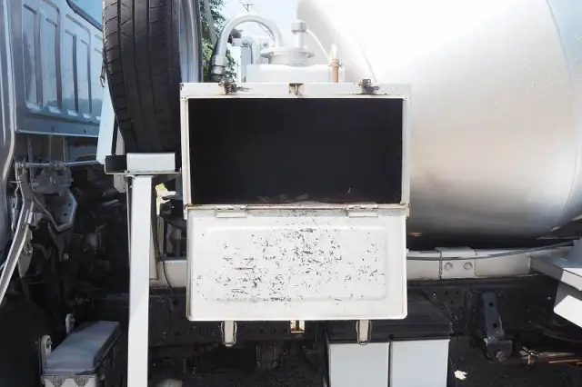 いすゞ エルフ BKG-NKR85N(2WD)の写真9