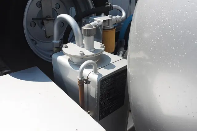 いすゞ エルフ BKG-NKR85N(2WD)の写真13