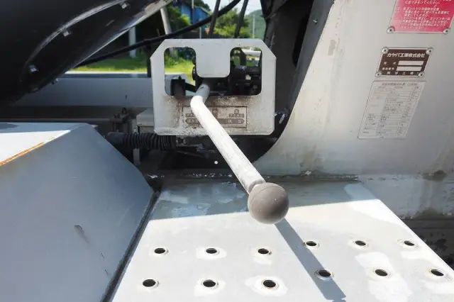 いすゞ エルフ BKG-NKR85N(2WD)の写真14