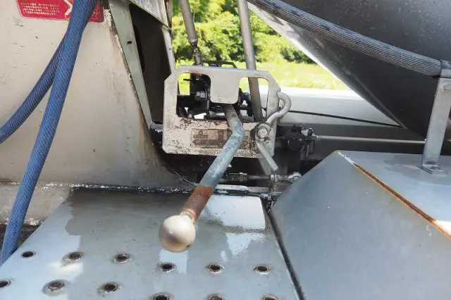 いすゞ エルフ BKG-NKR85N(2WD)の写真15