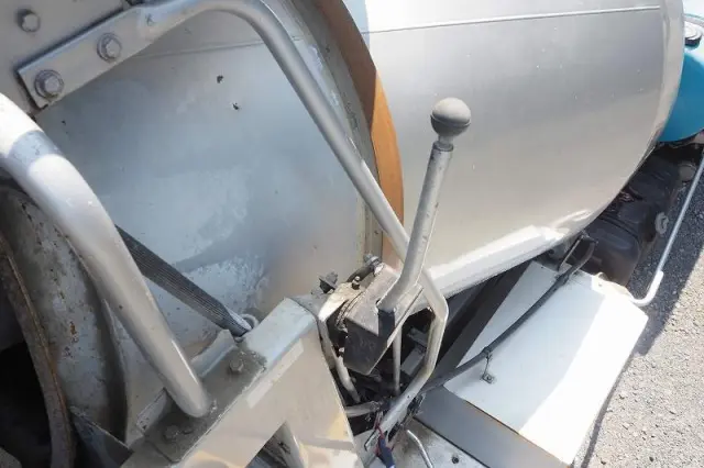 いすゞ エルフ BKG-NKR85N(2WD)の写真23