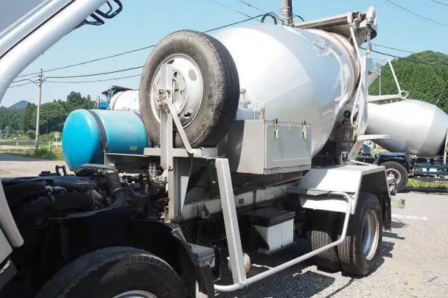 いすゞ エルフ BKG-NKR85N(2WD)の写真29