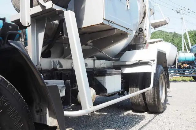 いすゞ エルフ BKG-NKR85N(2WD)の写真36