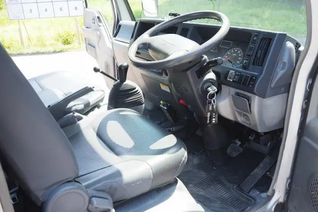 いすゞ エルフ BKG-NKR85N(2WD)の写真47