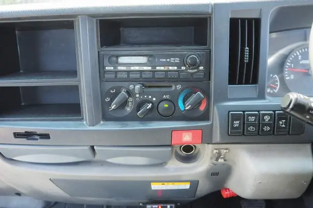 いすゞ エルフ BKG-NKR85N(2WD)の写真48