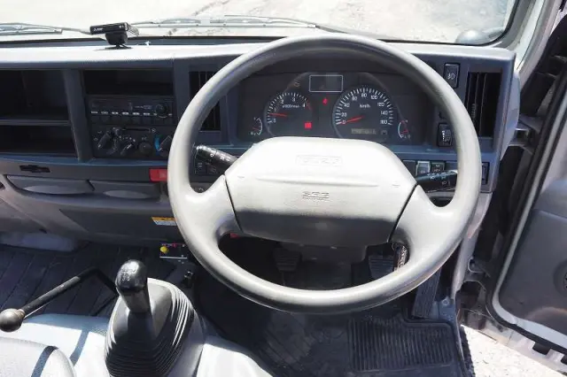 いすゞ エルフ BKG-NKR85N(2WD)の写真50