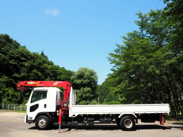 いすゞ フォワード 2RG-FRR90S2(2WD)の写真2