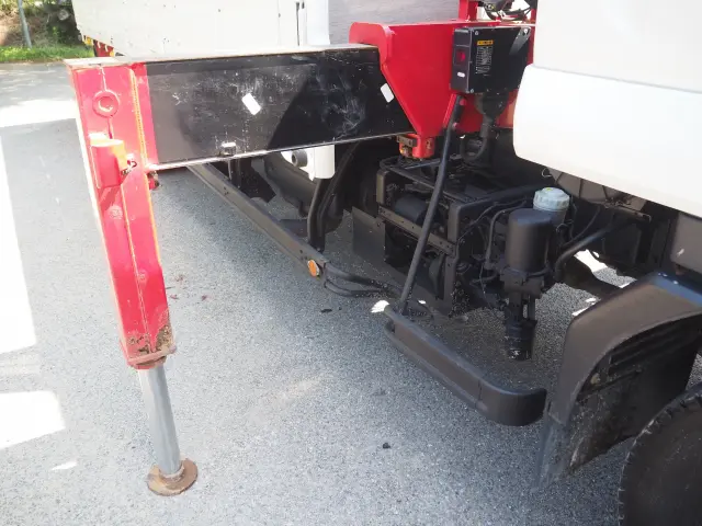 いすゞ フォワード 2RG-FRR90S2(2WD)の写真9