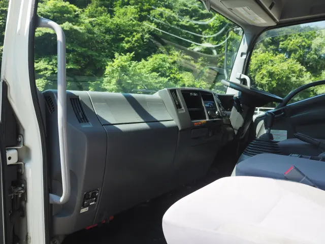 いすゞ フォワード 2RG-FRR90S2(2WD)の写真44