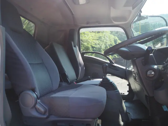 いすゞ フォワード 2RG-FRR90S2(2WD)の写真46