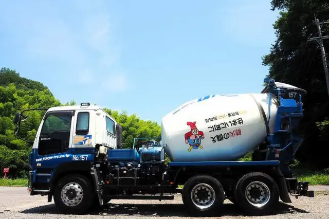 いすゞ ギガ QKG-CXM77AT(6x2)の写真2