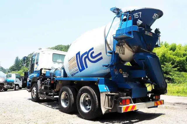 いすゞ ギガ QKG-CXM77AT(6x2)の写真3