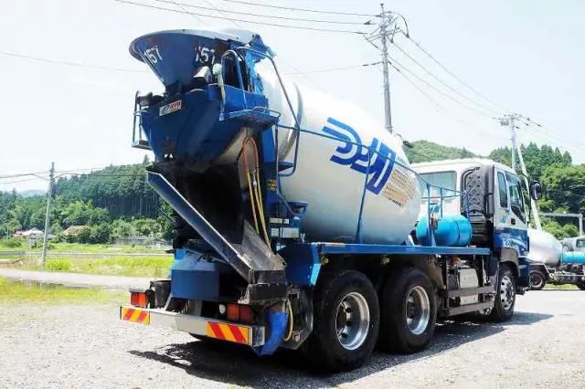 いすゞ ギガ QKG-CXM77AT(6x2)の写真5