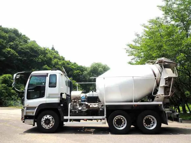 いすゞ ギガ LKG-CXZ77AT(6x4)の写真2