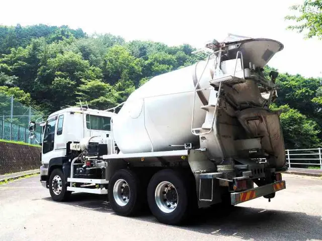 いすゞ ギガ LKG-CXZ77AT(6x4)の写真3