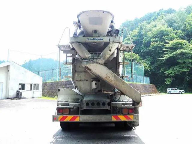 いすゞ ギガ LKG-CXZ77AT(6x4)の写真4