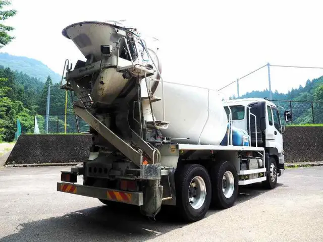 いすゞ ギガ LKG-CXZ77AT(6x4)の写真5