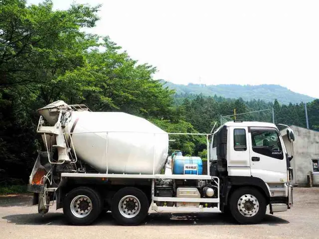 いすゞ ギガ LKG-CXZ77AT(6x4)の写真6