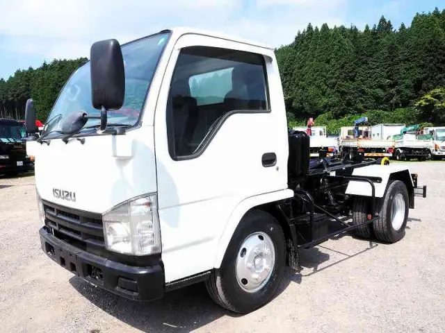 いすゞ エルフ BDG-NKR85N(2WD)の写真1