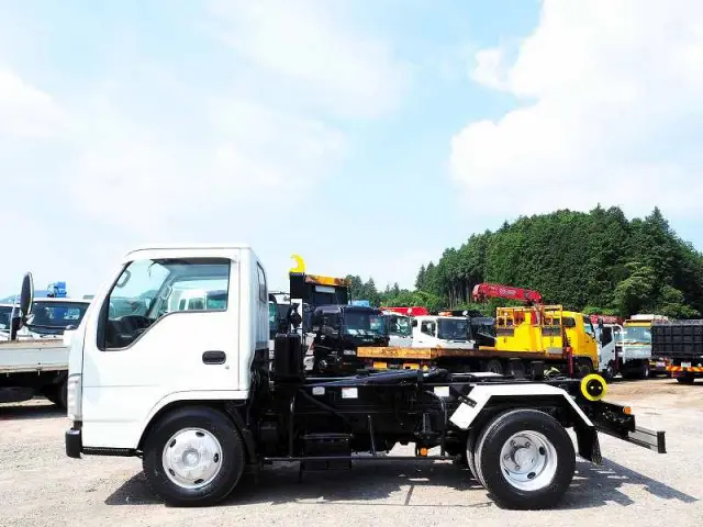 いすゞ エルフ BDG-NKR85N(2WD)の写真2