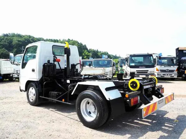 いすゞ エルフ BDG-NKR85N(2WD)の写真3