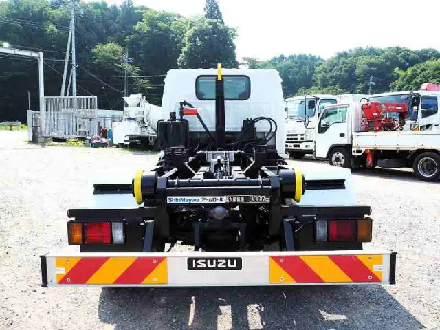 いすゞ エルフ BDG-NKR85N(2WD)の写真4