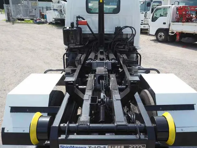 いすゞ エルフ BDG-NKR85N(2WD)の写真5