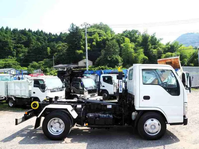 いすゞ エルフ BDG-NKR85N(2WD)の写真7