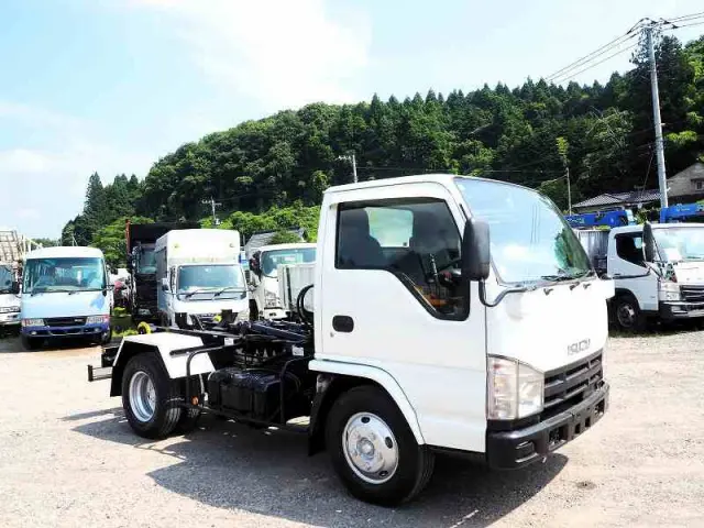いすゞ エルフ BDG-NKR85N(2WD)の写真8