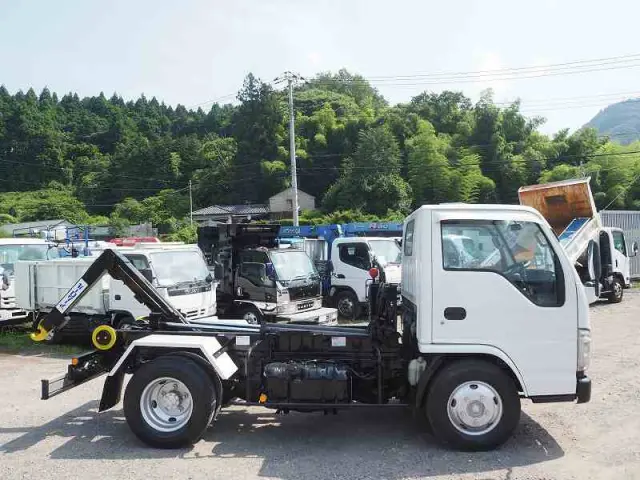 いすゞ エルフ BDG-NKR85N(2WD)の写真10