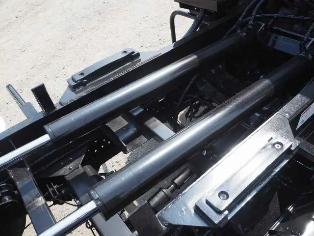 いすゞ エルフ BDG-NKR85N(2WD)の写真12