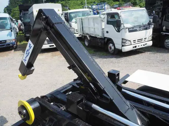 いすゞ エルフ BDG-NKR85N(2WD)の写真13